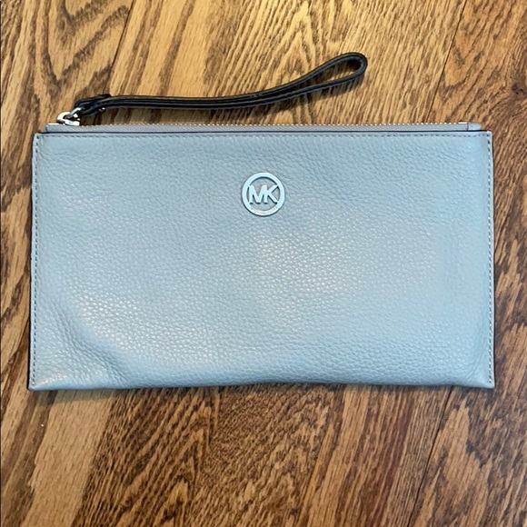 Michael Kors Handbags - Michael Kors leather wristlet